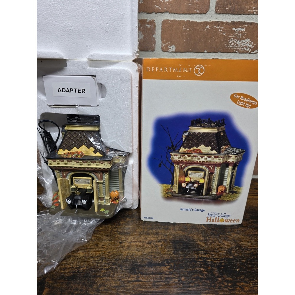 Vintage 2005 Dept 56 Halloween Village Grimsly's Garage New Unused Retired Works